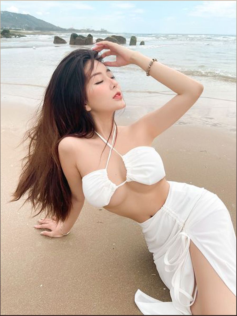Những hot girl Việt khoe thân hình gợi cảm trong bộ ảnh bikini - -598282089