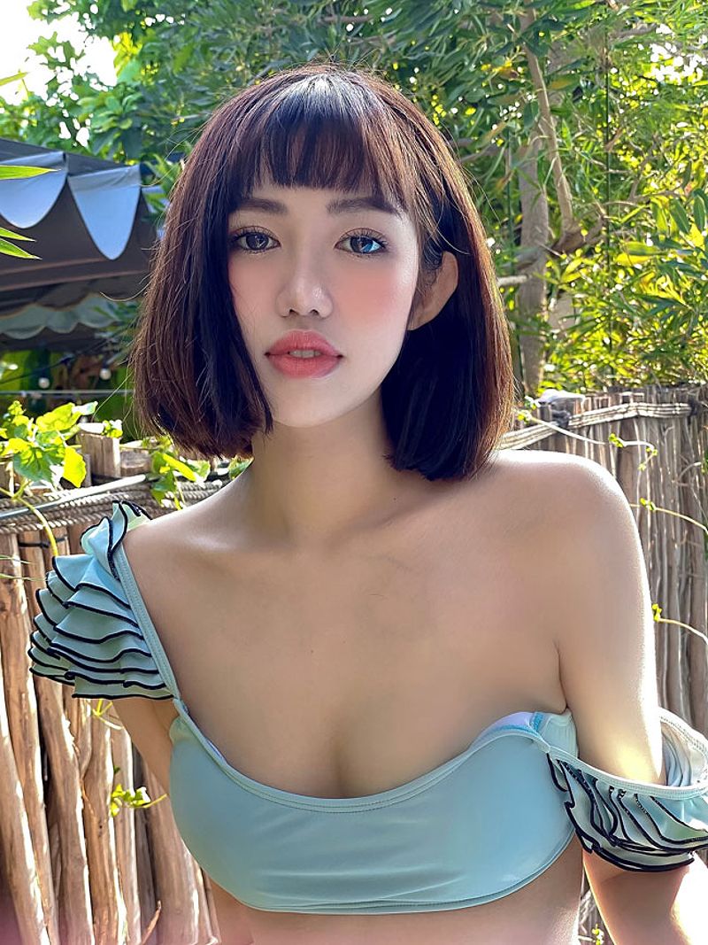 Trúc Quỳnh: Từ hot girl tự ti đến gương mặt gợi cảm trên Instagram - -125640053
