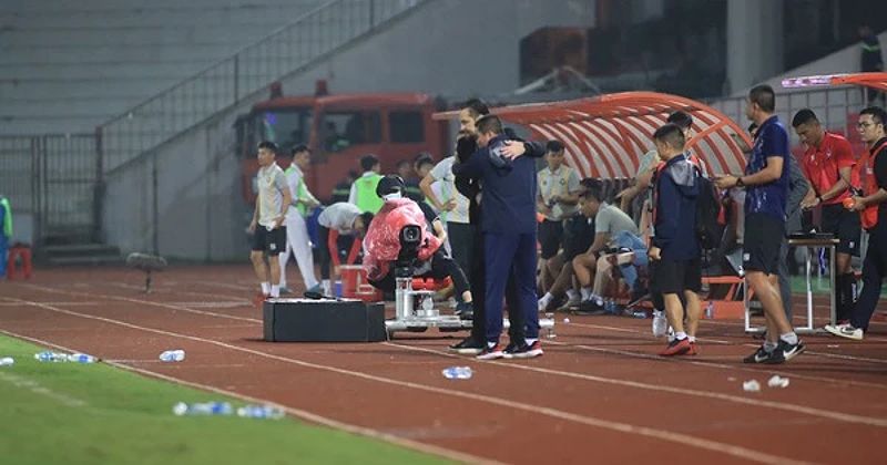 HLV Popov của CLB Thanh Hóa lo lắng về tình trạng sức khỏe sau trận thua trước Hải Phòng - 461026005