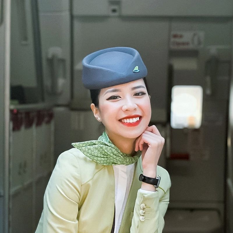 Tống Khánh Linh - Nữ tiếp viên hàng không trẻ tuổi nhất Việt Nam - -1029923167